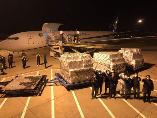 口罩、消毒液等防疫物資進(jìn)口機(jī)場清關(guān),眾志成城,共同戰(zhàn)“疫” 口罩、消毒液等防疫物資進(jìn)口機(jī)場清關(guān),眾志成城,共同戰(zhàn)“疫”